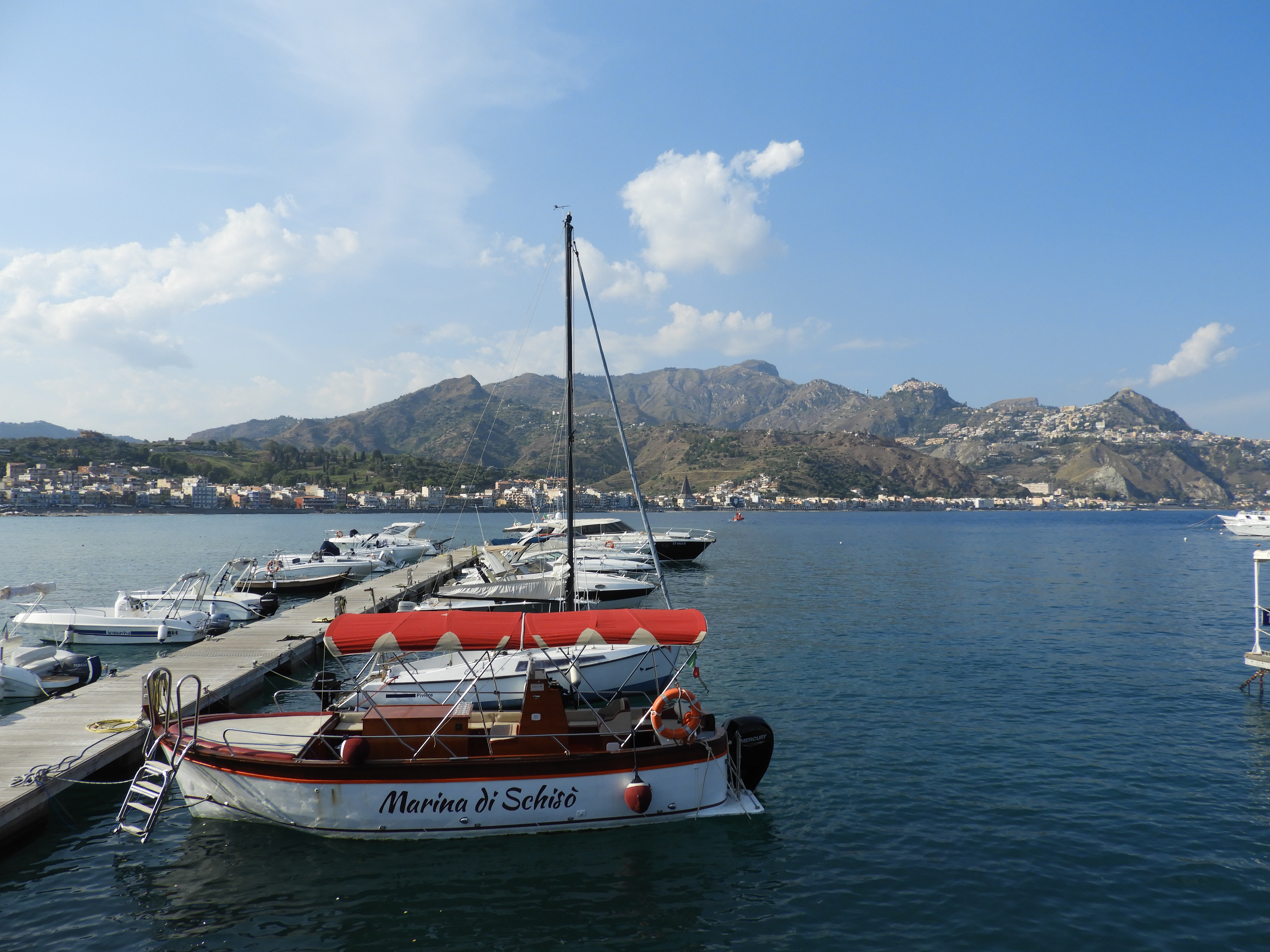 Der Hafen von Naxos.