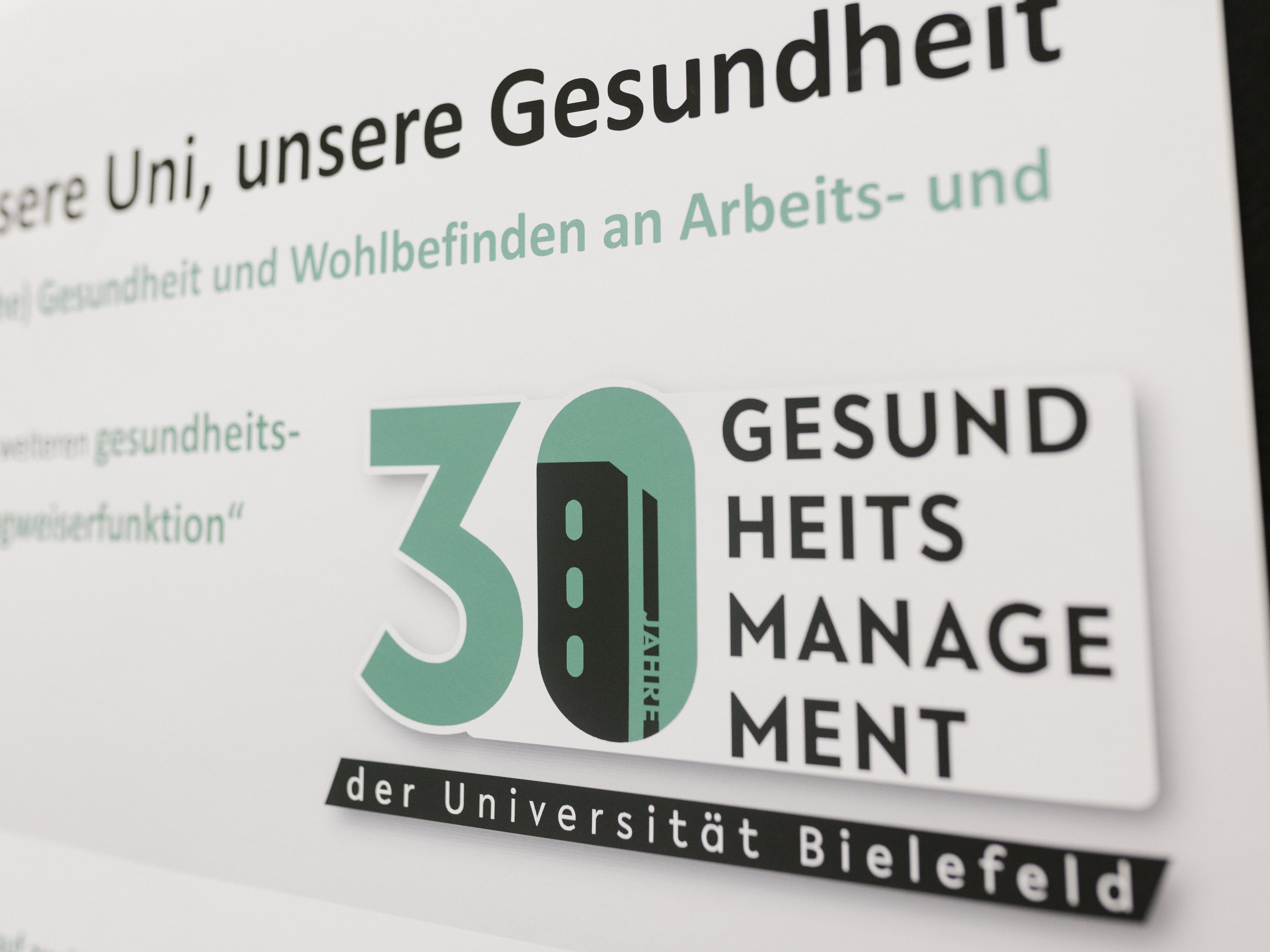 Logo 30-jähriges Jubiläum Gesundheitsmanagement