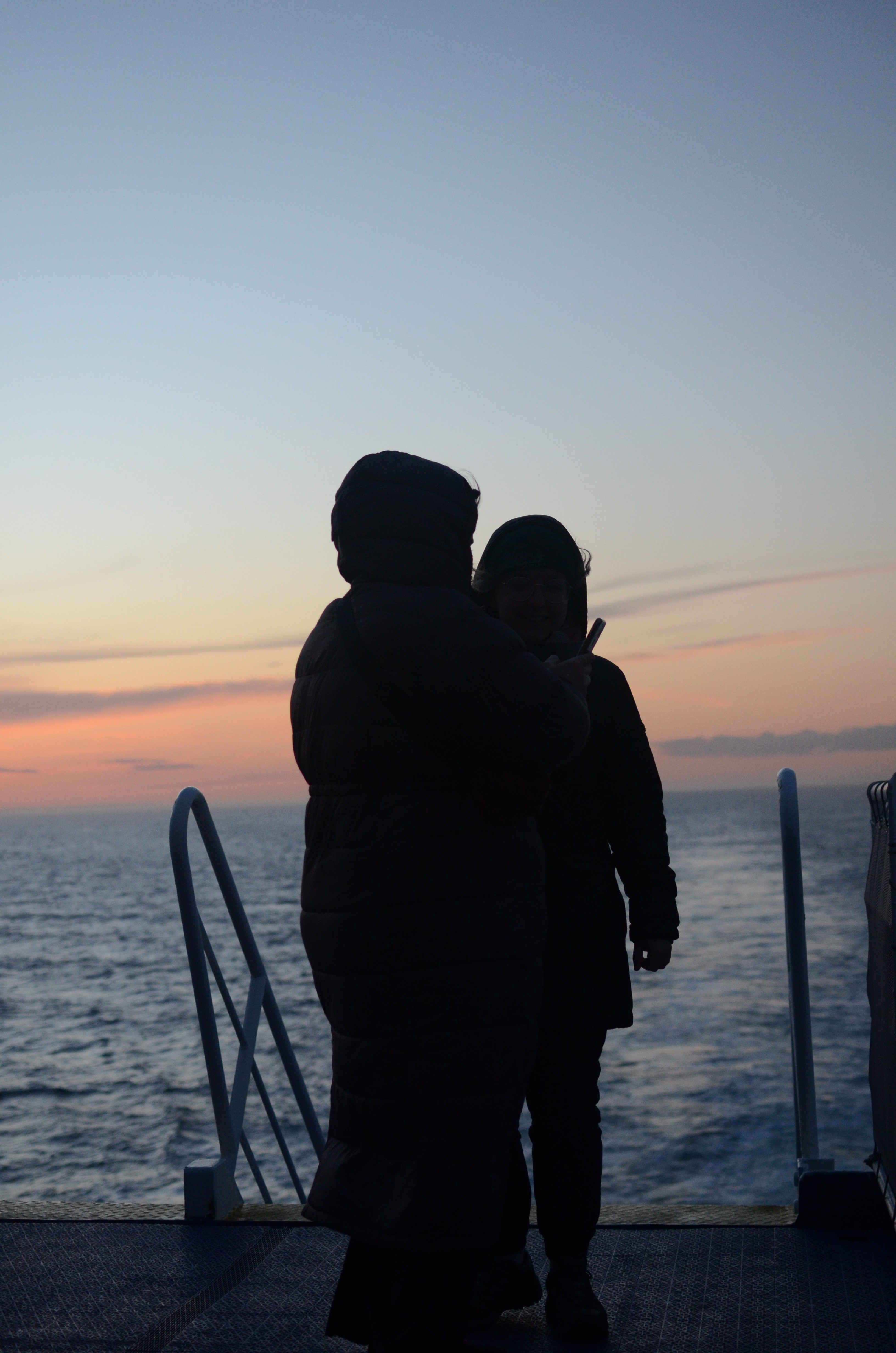 Sonnenuntergang auf der Fähre [Foto: Jastine Konermann].