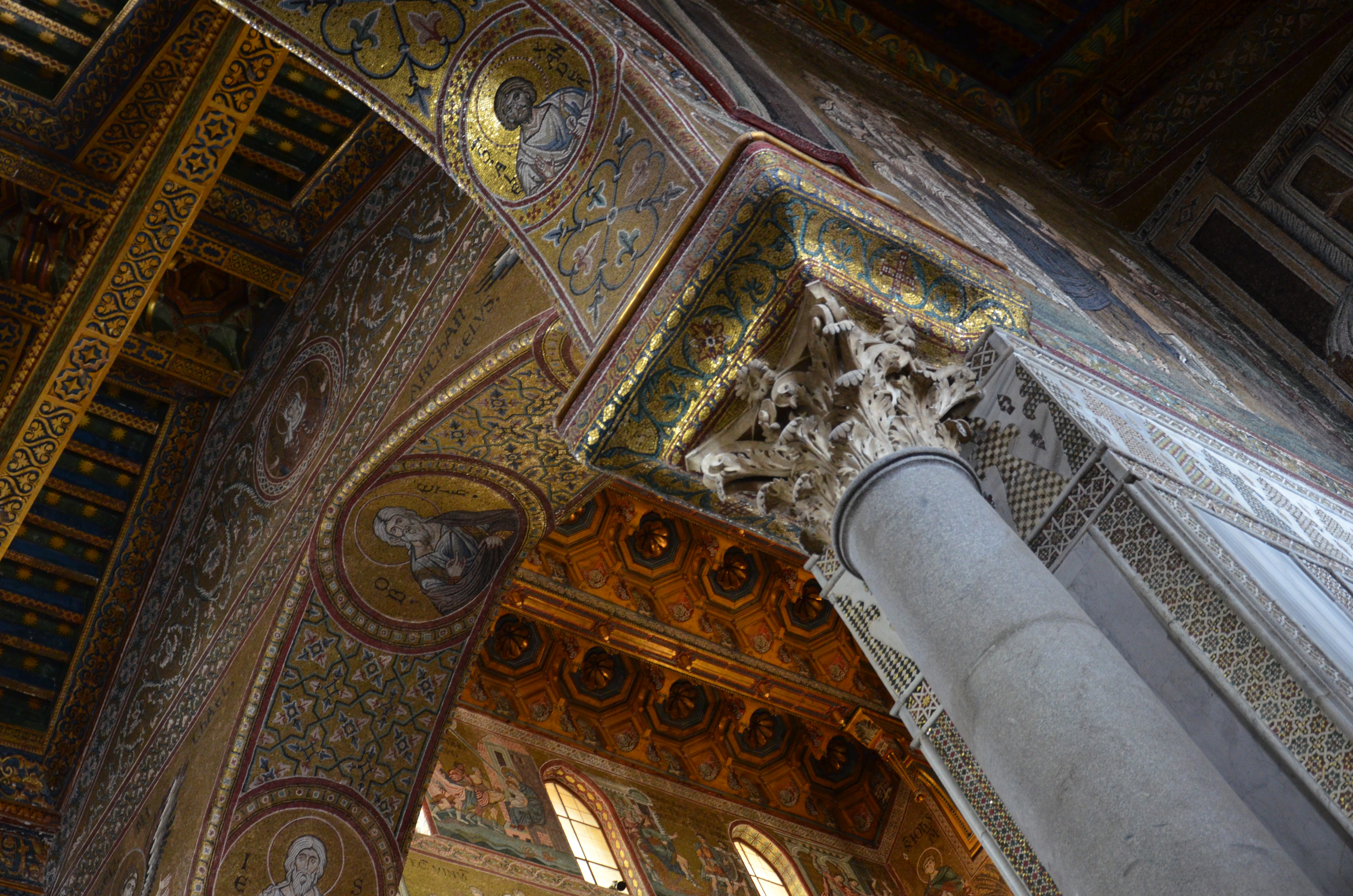 Mosaike im Inneren der Kathedrale von Monreale [Foto: Jastine Konermann].