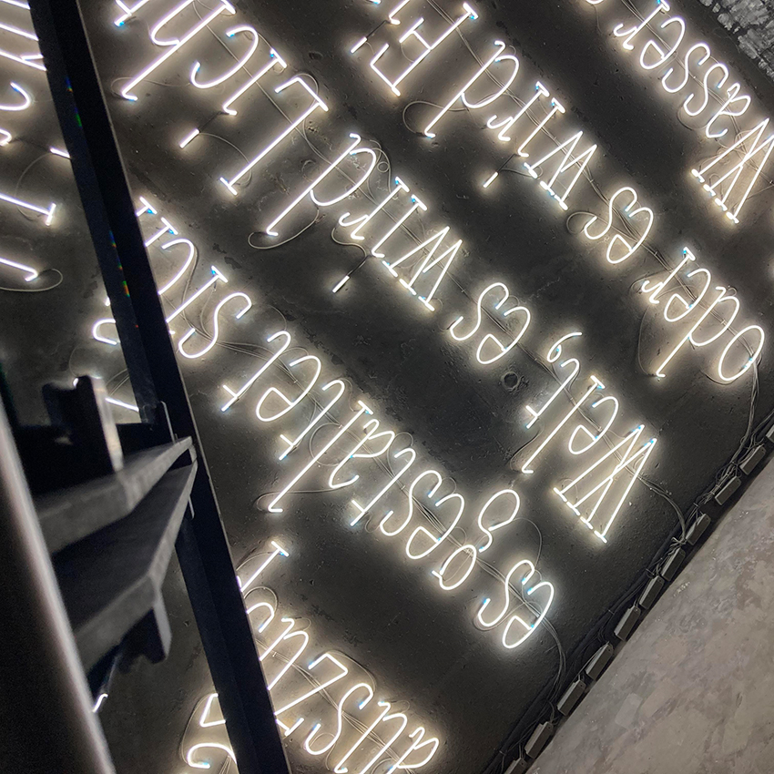 ZFiL Lichtknstlerische Arbeit von Joseph Kosuth (Detail)