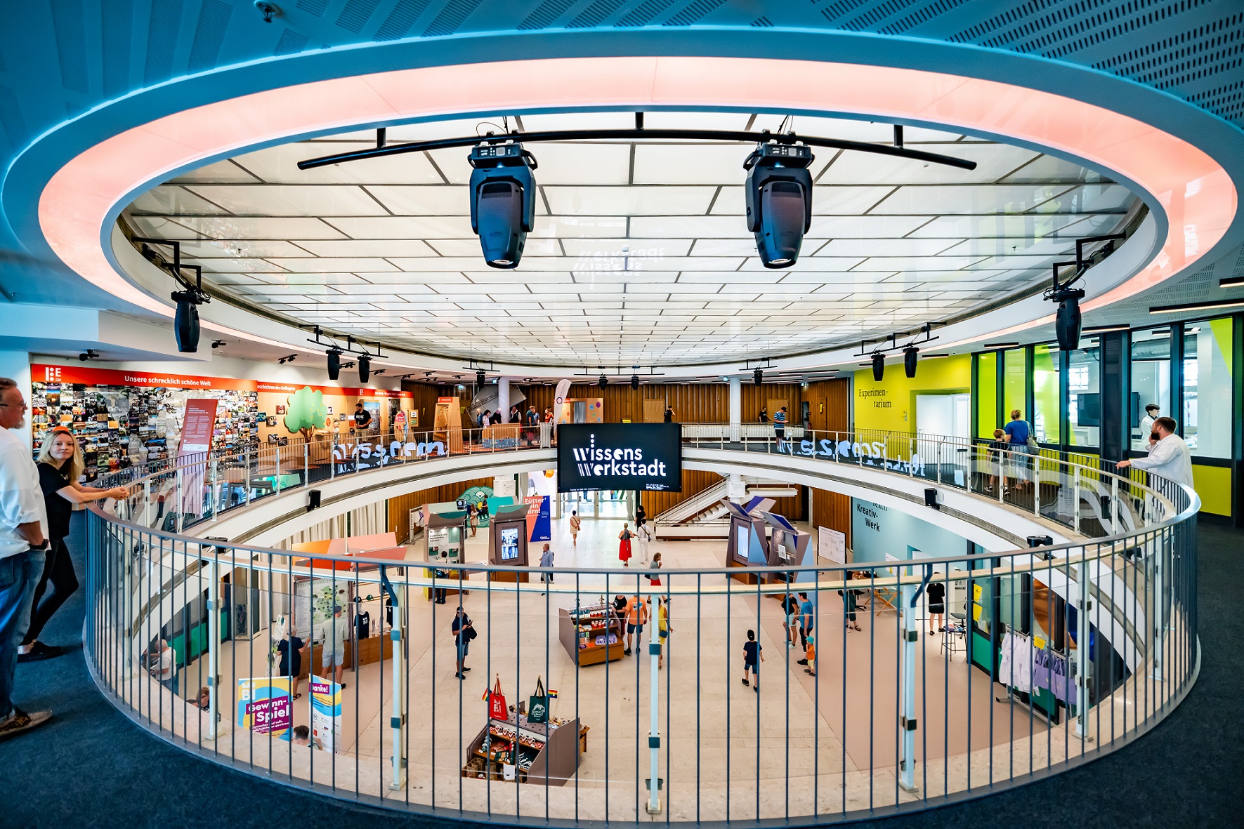 Blick von oben auf das Foyer der Wissenswerkstadt