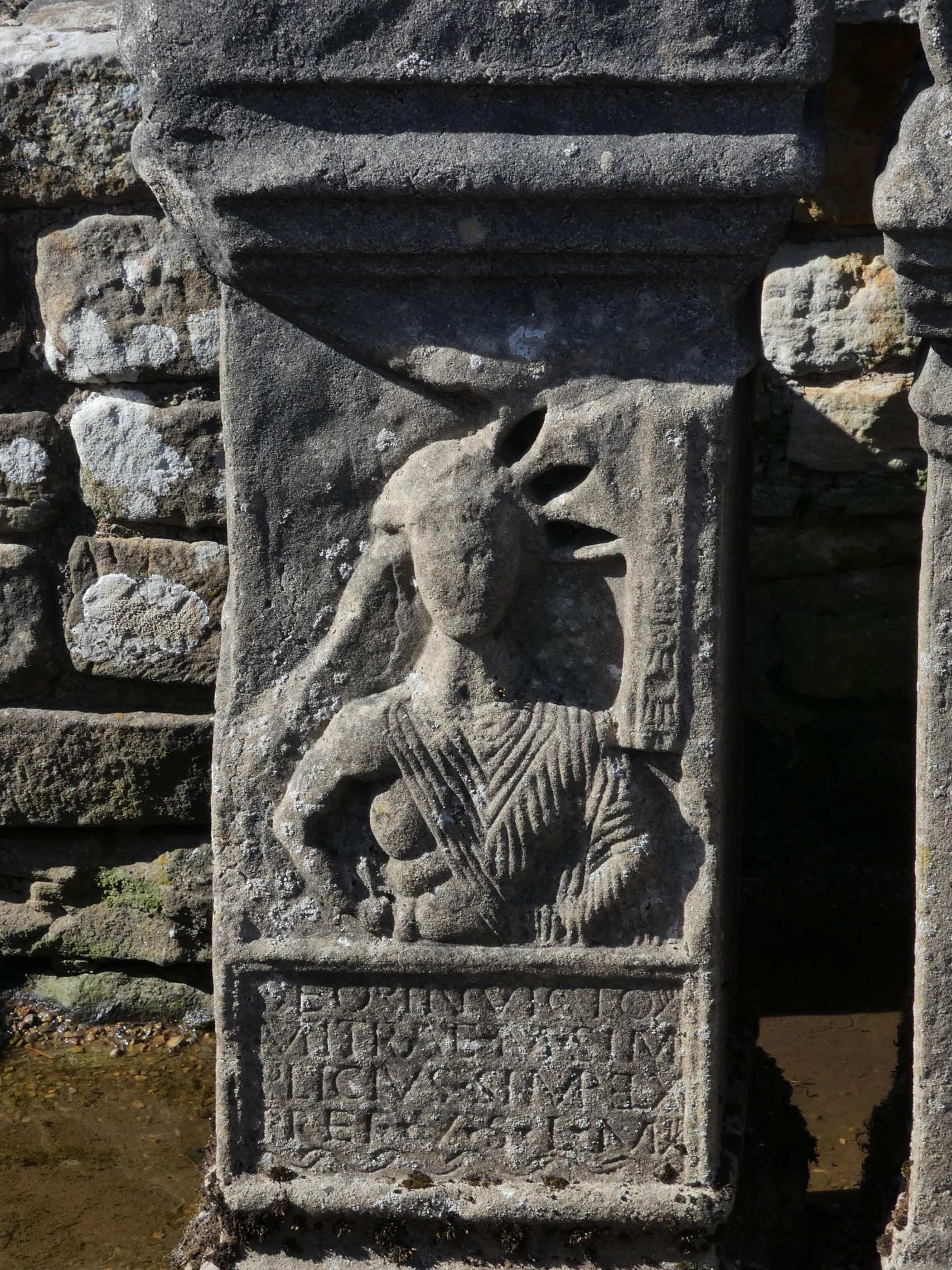 Nachbildung der Mithras-Statue (das Original konnte von hinten beleuchtet werden) [Foto: Neele Becker].