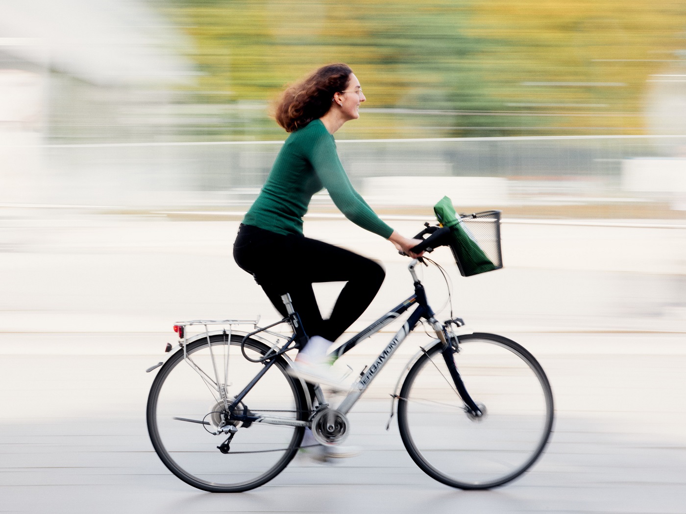 Person, die Fahrrad fährt