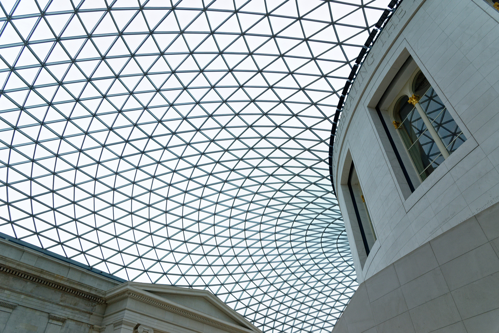 Blick vom Queen Elizabeth II Great Court (London British Museum) auf das Dach